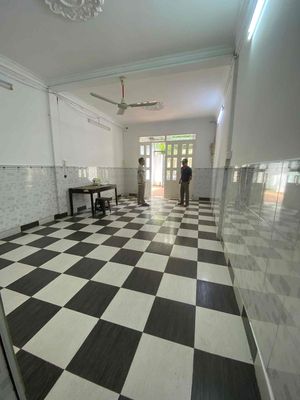 Rent the entire apartment off the 3rd street Lữ Gia. area: 4 x 20 meters, 2 deck alley 8 meters.