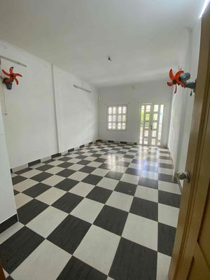 Rent the entire apartment off the 3rd street Lữ Gia. area: 4 x 20 meters, 2 deck alley 8 meters.