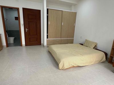 35 meters per bedroom. One bathroom. One month.