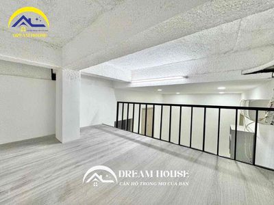 The walk room through the Trade Room is convenient to move