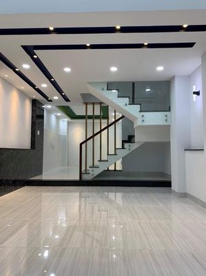 It's the owner who rented an alley house. 72/2 C Phan Đăng Lưu-7.5 Q. Bedroom.