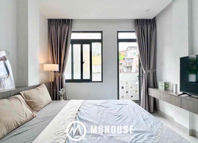 A mini apartment. A balcony, super-splitter.