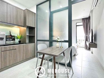 A mini apartment. A balcony, super-splitter.