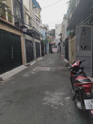 Rent the War Club, Tân Bình