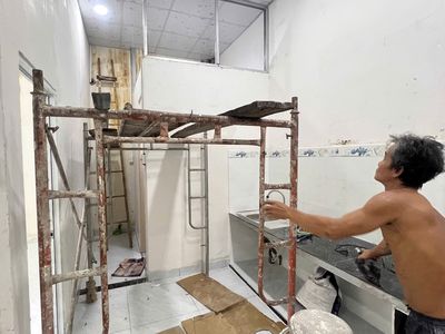Master Cho is renting the original house. He's finishing up District 10