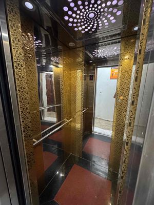 Room Full interior closes to Pearl Plaza