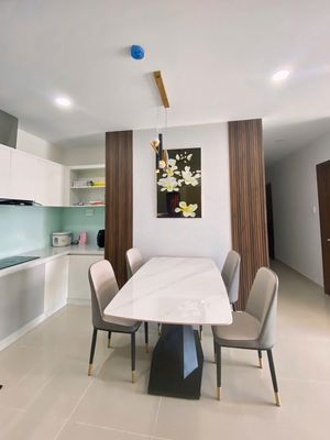Rent three bedrooms. Two bathrooms. 90 meters.