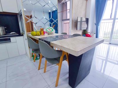 Rent the 8th county apartment, get paid a month.