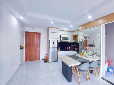 Rent the 8th county apartment, get paid a month.