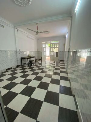 Eight meters of Lữ Gia, cheap