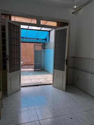 Rent an alleyway. Three and a half x 23 meters. Three bedrooms long. Two toilets. It's worth 3.5 million.