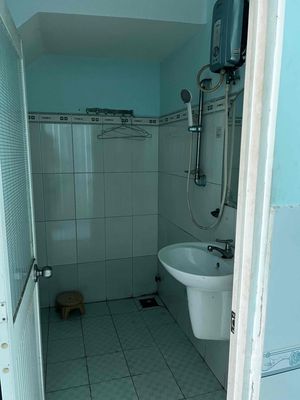 Rent an alleyway. Three and a half x 23 meters. Three bedrooms long. Two toilets. It's worth 3.5 million.