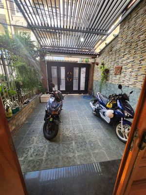 So let's rent out the square root 1/ Trường Chinh 4 x 25, 4 floors, 6 bedrooms