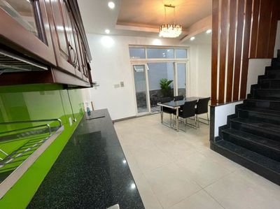 Let's rent the original apartment into two alleys, car 28/3 B Trường Sơn, clear out to Nine Dragons.