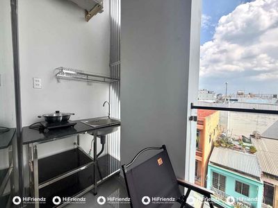renting a balcony studio full of furniture only calculates electricity