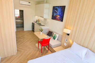 The new studio is now set up Đỗ Xuân Hợp, nearing a calmer intersection.