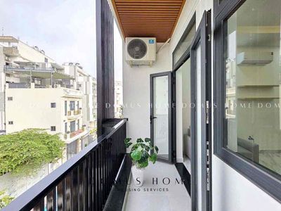The new apartment was built at a nice seven-way corner of the floor full of windows' interiors