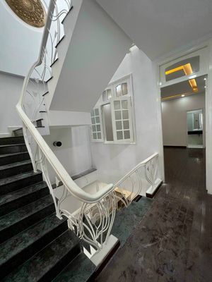 Need to rent an alley house. 3-3 A 3/2-7.8 District 10