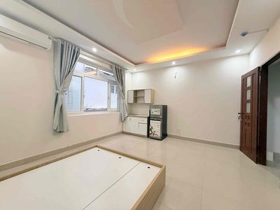 ground floor service apartment - Full interior 40 m2 - broad backyard - available in place