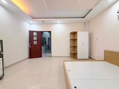 ground floor service apartment - Full interior 40 m2 - broad backyard - available in place