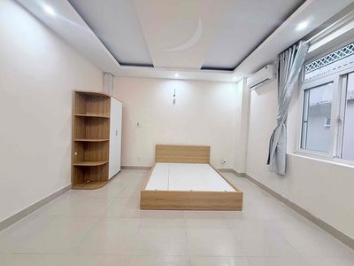 ground floor service apartment - Full interior 40 m2 - broad backyard - available in place