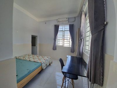 The Khánh Hội high-class motel room, near the Bridge, near the center of District 1.