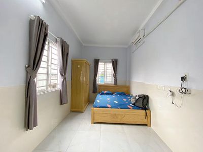 The Khánh Hội high-class motel room, near the Bridge, near the center of District 1.