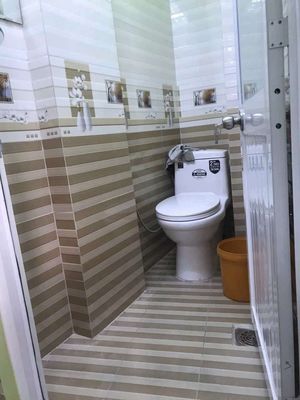 Rent house. One floor. One room. Two bathrooms.