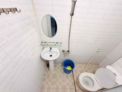 The downstairs, the air-cold toilet kitchen now free.