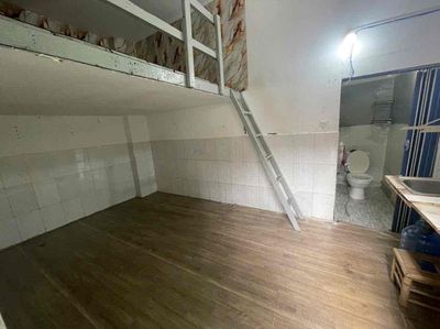 The lower deck of the carts rushed into the kitchen room. The toilets were not co-owners.