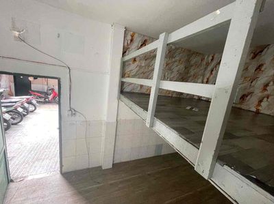 The lower deck of the carts rushed into the kitchen room. The toilets were not co-owners.