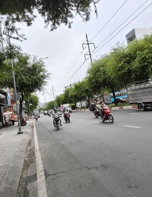Rent a Hồng Bàng cash house near the Mount Bridge, District 11-7 x 18 meters-four
