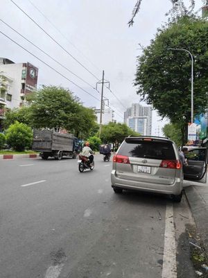 Rent a Hồng Bàng cash house near the Mount Bridge, District 11-7 x 18 meters-four