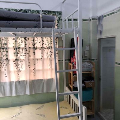 Women are close next to the University of Business at 24 Lê Trọng Tấn.
