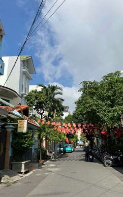 Rent the entire red market in the Royal Dragon tennis section.