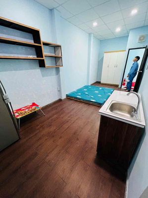 The Bắc Hải Full cash room is interior-private. Good price, sv, stay in.