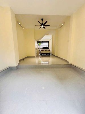 Sleep in the house, a Nguyễn Minh Hoàng. Three floors, six bedrooms.