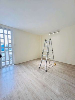 Sleep in the house, a Nguyễn Minh Hoàng. Three floors, six bedrooms.