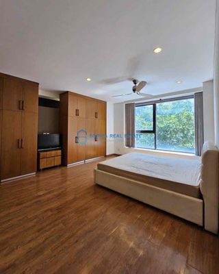 Very rare! It's been a long time since we've been in a modern mansion. Five bedrooms.