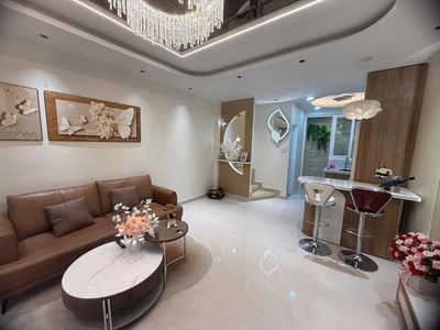 Rent a nice, full-in-the-Bành Văn Trân-three bedroom- 17 million a month.