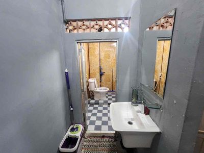 Rent hotel rooms for cheap, security students.