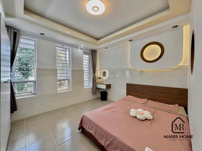 The two bedrooms, full-story bedroom.