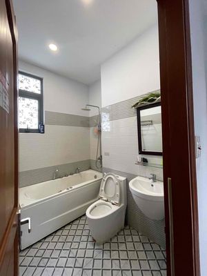 The new balcony motel costs students