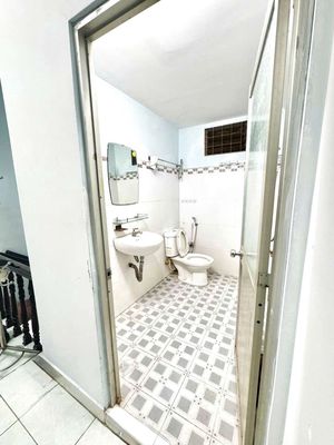 Nice new home, 16 meters wide, three bedrooms near the airport, family.