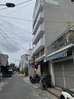 To rent 352 lire zqz0: 4 x 20 and a half alley 7 M. Three bedrooms.