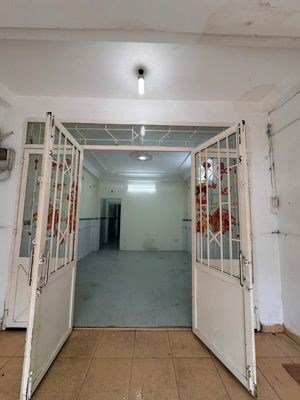 To rent 352 lire zqz0: 4 x 20 and a half alley 7 M. Three bedrooms.