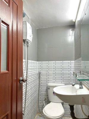 25 M2 is right near the 8th district stop. High school bridge, college cs N.
