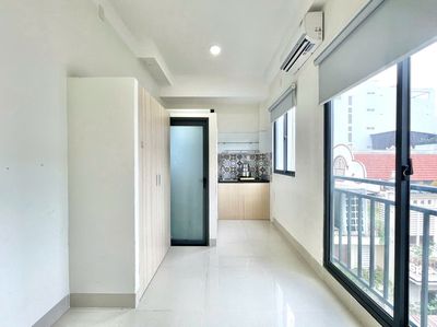 The open-air sunroom is near the market.