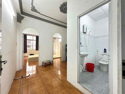 Room 2 bedroom private washing machine - window - right at Lạc Long Quân