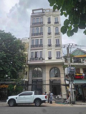 Rent it as a service apartment 4 x 20 vaults, 5 elevators 11 bedroom 12 toilets